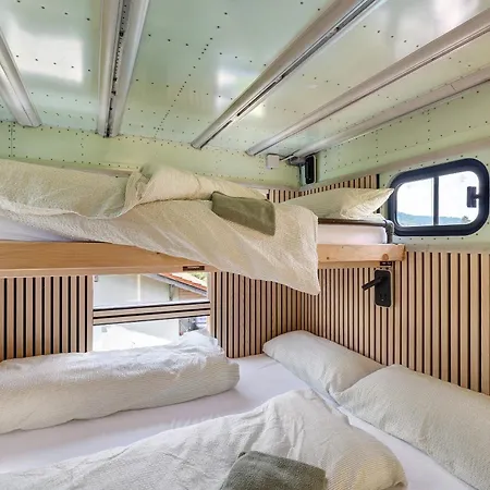 Base Camp Poolhouse * باد ويلباد