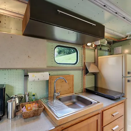 Base Camp Poolhouse باد ويلباد