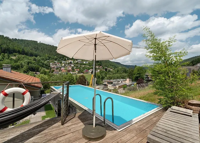 Vakantiehuis Base Camp Poolhouse Bad Wildbad