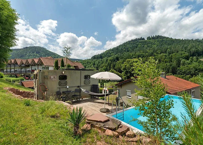 Base Camp Poolhouse Vakantiehuis *